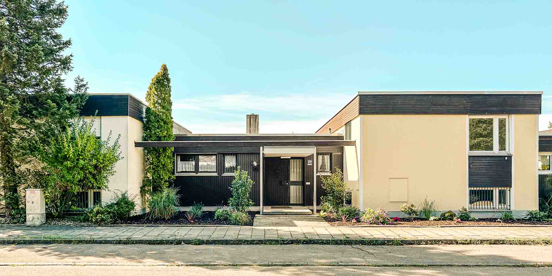 Fronseite mit Eingangsbereich, Haus am Goldschaggbogen